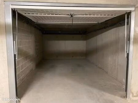parking 13 m² bourg de peage