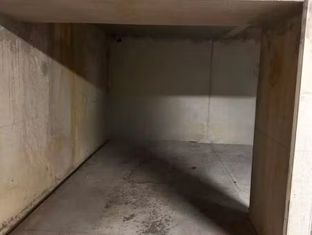 1 place de stationnement parking fermé