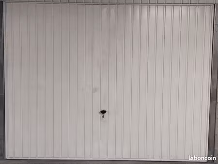 cherche garage fermé à louer ou à vendre
