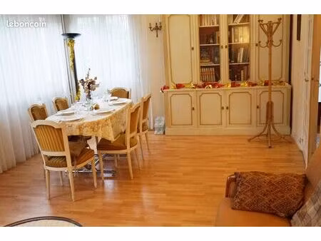 maison spacieuse  très bien située avec grand jardin