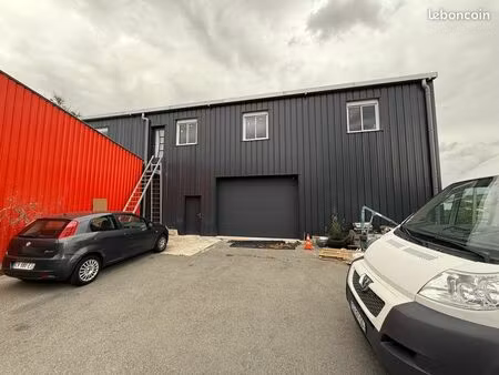 local bureau + dépôt 300m2 axe principal