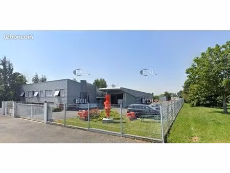 local bureaux 1 942 m²