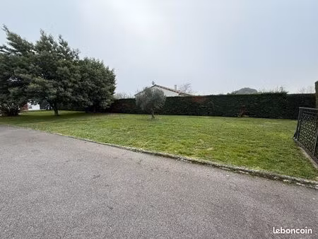 terrain 550 m2 à montbartier