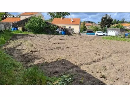 terrain 798 m² centre bourg constructible la chaize le vicomte