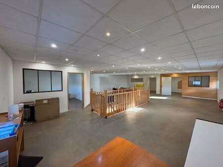 local bureau et depot de stockage