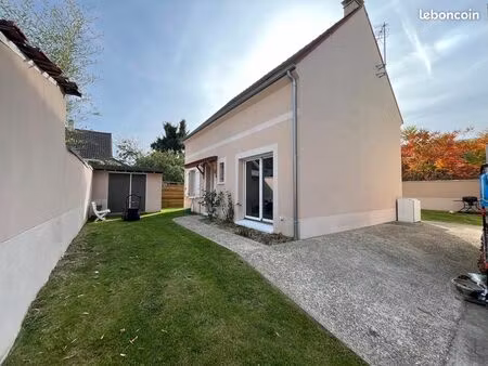 dans la commune de le mesnil-aubry p belle maison de construction recente 2012 en parfait 