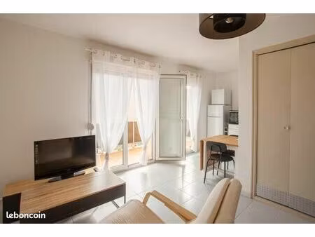 studio 1 pièce 27 m²