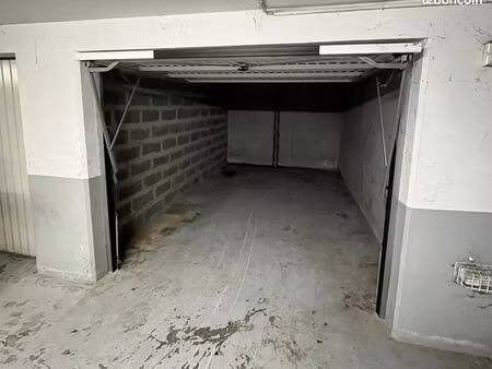 garage à proximité de la gare à louer (danton)