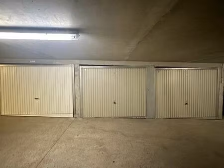 box fermé pour motos / deux-roues – poissy centre – accès sécurisé 24/7