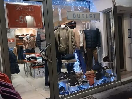 location boutique en coeur de ville   artere principale des commerces