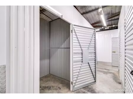 garage/box 3 m² coignieres