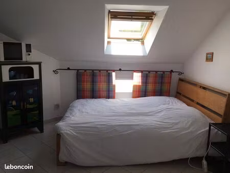 location studio meublé  sanitaires partagés