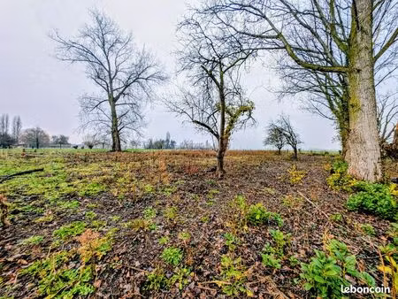 pâture avec bâtiment