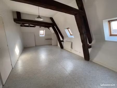 a saisir superbe 3 pièces de caractère au coeur de nemours