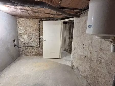 à louer – espaces de stockage / caves de 5 à 30 m² – poissy