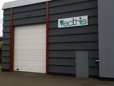 local d’activité 480 m² – entrepôt équipé – accès pl – coignières accès rapide rn10  a12  