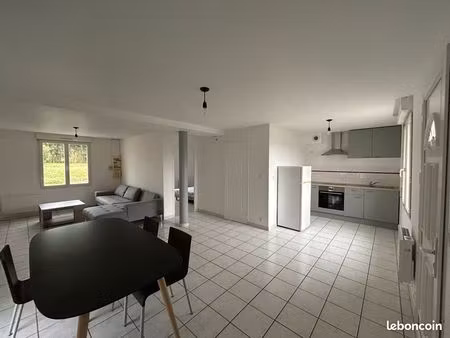 appartement t2 bis meublé refait à neuf la couronné
