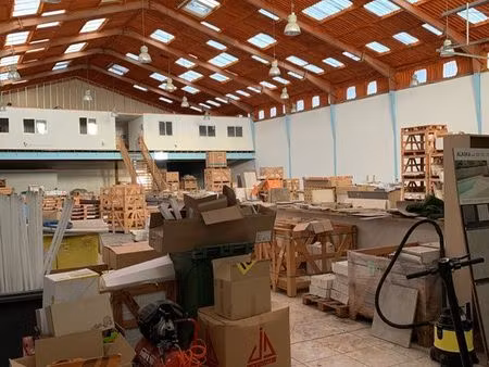 vend hangar + magasin 2000m2 sur terrain constructible 6710m2