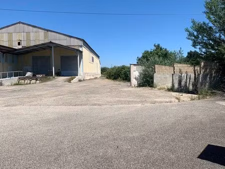 vend hangar + magasin 2000m2 sur terrain constructible 6710m2