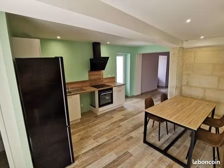 ?maison rénovée  terrasse  jardin  parking  centre bourg