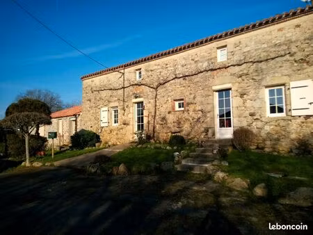 maison en pierre + gîte