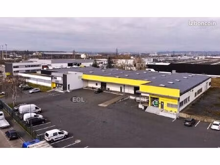 local bureaux 2 080 m²