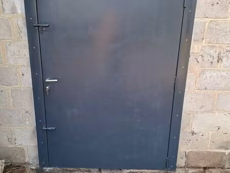 bâtiment local ou garde meubles