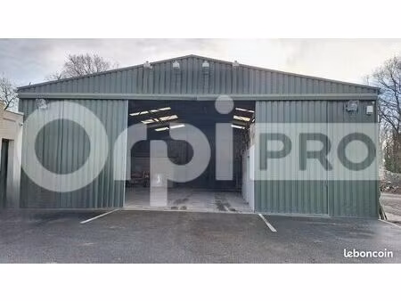 local d'activité 210 m²