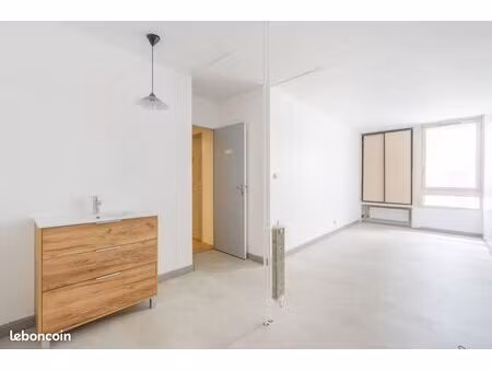 local paramédical à elancourt proche de la mairie