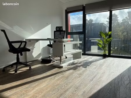 bureau dans un espace de coworking