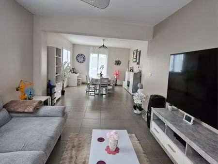 f3 avec terrasse et garage