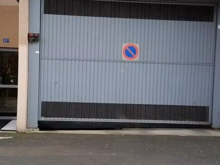 box fermé dans résidence sécurisée centre le mans