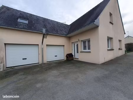 josselin : centre-ville et centre commercial à pied  proche voie rapide