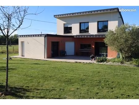 maison - environ 130 m²