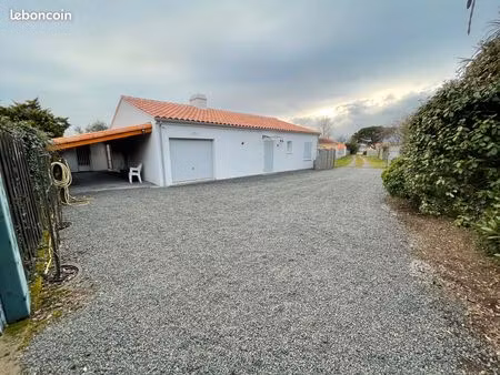 a louer charmante maison bien entretenue au cœur du bourg de sainte-pazanne: 2 chambres  c