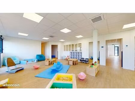 local pro et/ou commercial 254 m² – 3 000 /mois