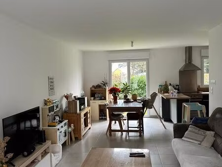maison 86 m² habitable avec jardin clôturé et garage
