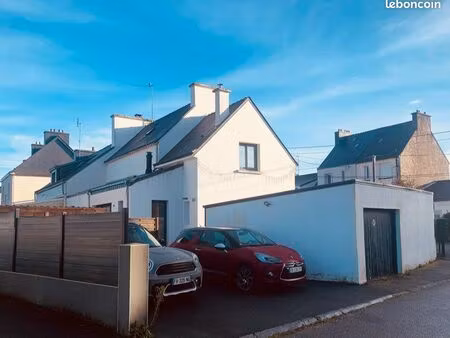 élégante maison rénovée avec terrasses et dépendance