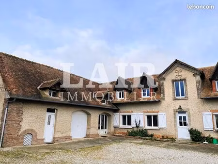 maison 9 pièces 234 m²