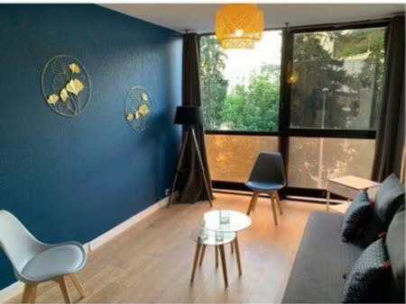 studio lumineux au cœur de la station thermale