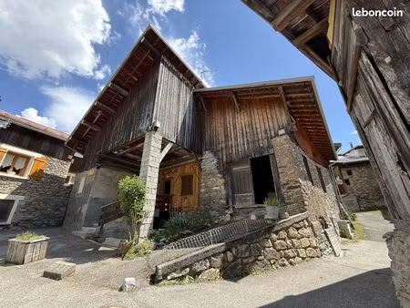 maison de village 2 pièces 250 m²