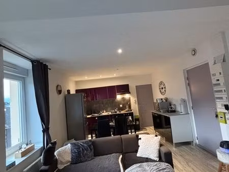 loue f3 au 1er etage