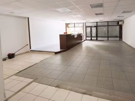 local commercial 125m2