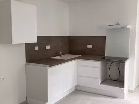 a louer t 3 - refait à neuf