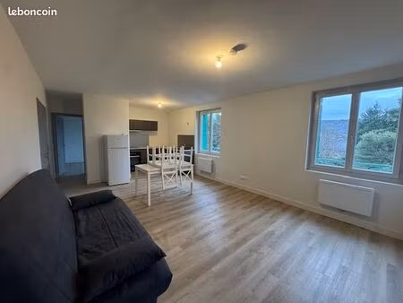 loue f2 meublé murol