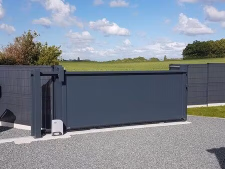 maison plain-pied récente 100 m² – piscine chauffée – terrain 1 200 m²