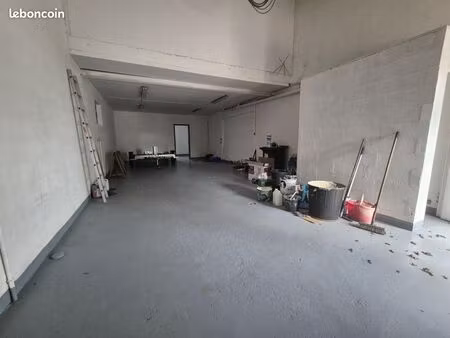 local d'activité 80 m²