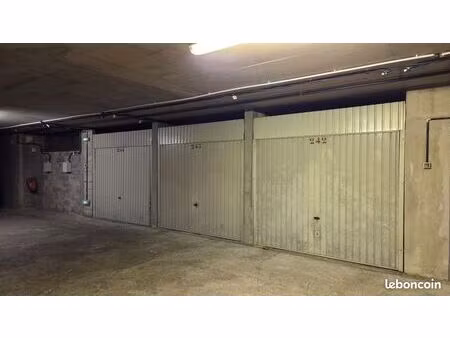 box fermé 1 voiture – garage sécurisé – secteur chartreux / ornano lyon 1
