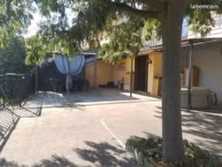 maison 138 m2 - jardin 200 m2- terrasse 93 m2 - garage 73 m2 - dépendance 43 m2