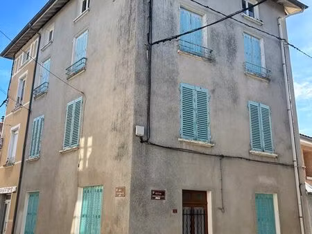 maison au centre du village